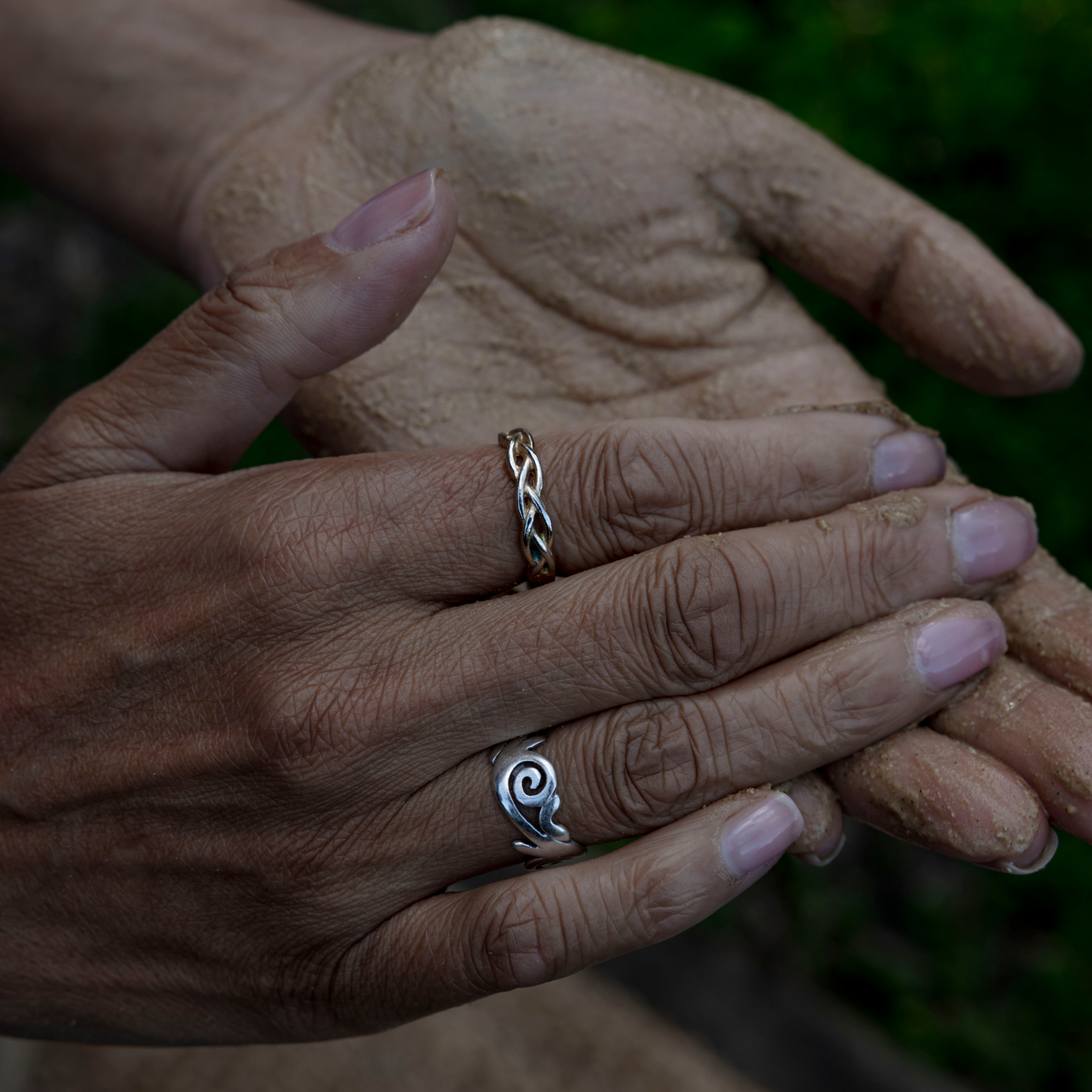 Texture of renewal face polish